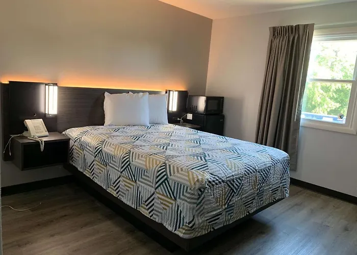 Hotel 6 Rockford, Il 4*