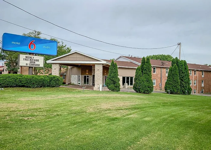 6 Rockford, Il Hotel 4*