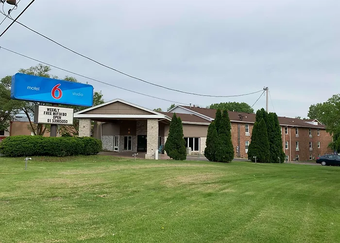 6 Rockford, Il Hotel