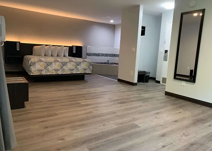 6 Rockford, Il Hotel 4*