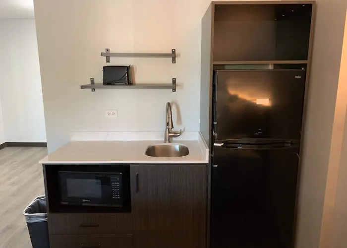 6 Rockford, Il Hotel 4*